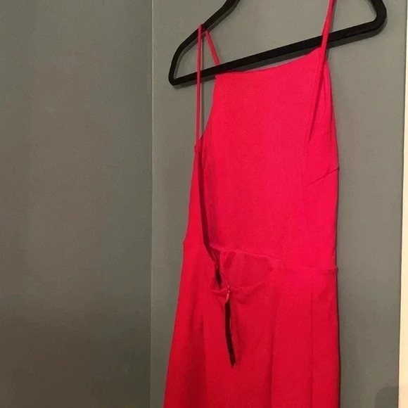 Lulus NWT red midi dress size medium - low back - zip closure - front slit - Picture 8 of 8